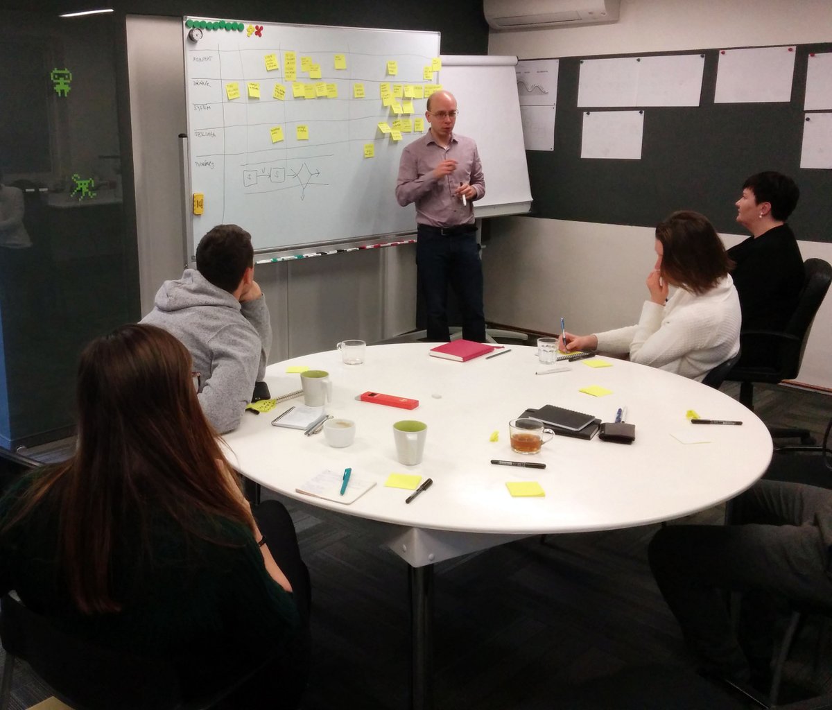 Workshop "Od zadání k prototypu za jeden den" o využití UX metod v praxi s <a href="/atpok/">Martin Kopta</a> a <a href="/larstonka/">Petra Petráková</a> neměl chybu.
Další termíny a přihlášení na eventbrite.com/e/od-zadani-k-…. Brzy by na něj měl navázat workshop zaměřený na uživatelské testování.