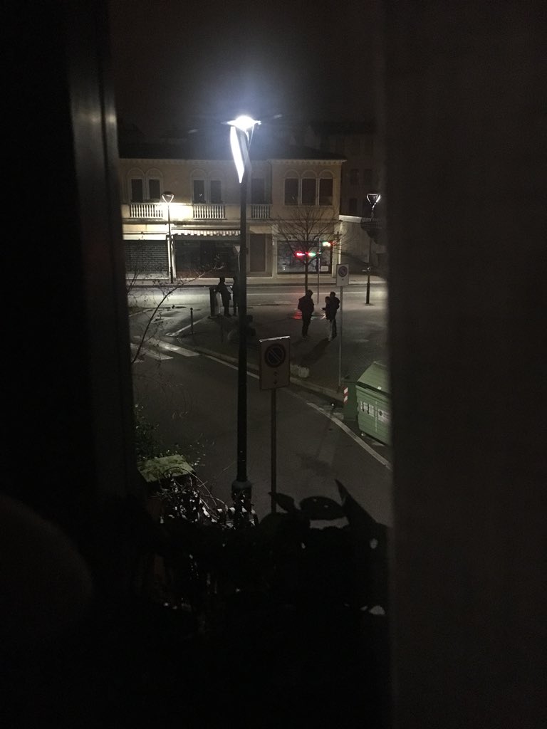 noraaletoh's tweet photo. @BrugnaroSindaco Gentile sindaco Le segnalo la situazione che si presenta ad ogni ora davanti la mia attività hotel Aaron e la mia abitazione  foto scattate alle 4 del mattino I clienti si lamentano e lasciano giudizi negativi definendo la zona pericolosa  come può permettere questo degrado! https://t.co/q1bVNwKN0Y
