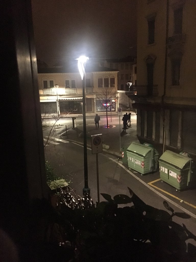 noraaletoh's tweet photo. @BrugnaroSindaco Gentile sindaco Le segnalo la situazione che si presenta ad ogni ora davanti la mia attività hotel Aaron e la mia abitazione  foto scattate alle 4 del mattino I clienti si lamentano e lasciano giudizi negativi definendo la zona pericolosa  come può permettere questo degrado! https://t.co/q1bVNwKN0Y