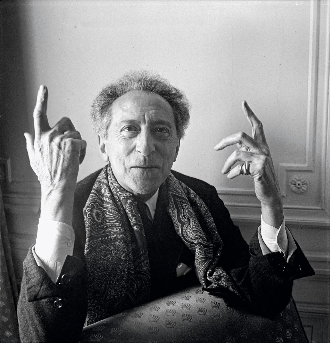 museodel900's tweet photo. #14gennaio
"Siate audaci, siate differenti, siate poco pratici, siate qualsiasi cosa che possa affermare l'integrità della convinzione e dell'immaginazione” #CecilBeaton #NatiOggi https://t.co/RaVKg5VPN4