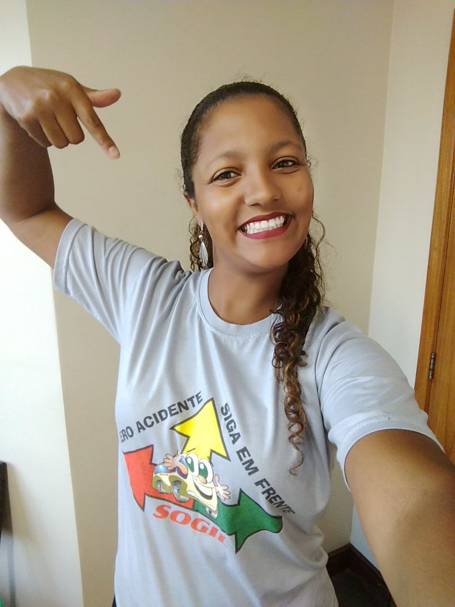 SOGIL_Oficial's tweet photo. Todo dia 9, os colaboradores da #SOGIL reforçam o seu compromisso com #ProgramaZeroAcidente, utilizando a camiseta. 😍👕🚌💨 #ValorizaçãoDaVida #ZeroAcidente https://t.co/jdweFsFj7Y