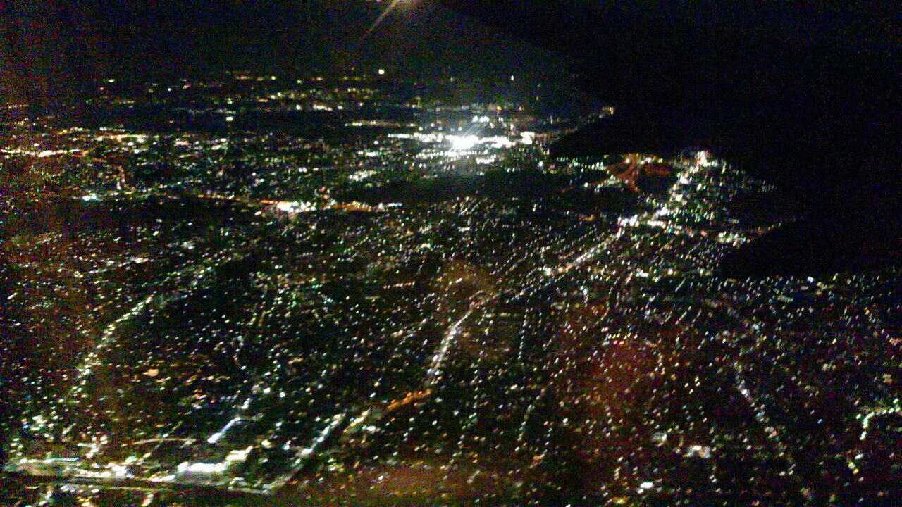 わいてぃーゆあみ 神戸空港到着 夜の飛行機から見る夜景 本当に好き 明石海峡大橋の真上を通過できるのも神戸空港ならでは Kobe Kobeairport 神戸空港 夜景 T Co Ccaxrhzaph Twitter