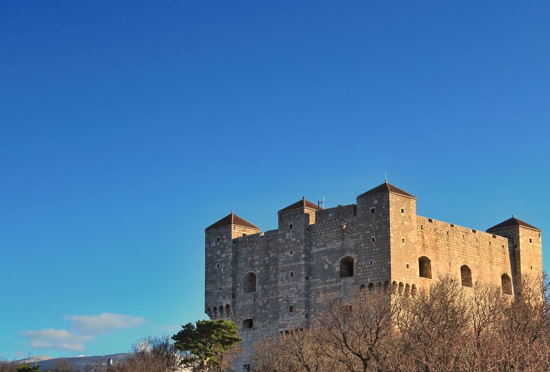 eszaktour's tweet photo. Nehaj Fortress
#castle #architecture #fortress #nehaj #zengg #senj #season #seasonphoto #winter #landscape #photograph #photography #foto #city #cityscape #eszaktour #thefishandsuperman #travel #travels #travelblog #traveler #croatia https://t.co/BDOytJ6xOR