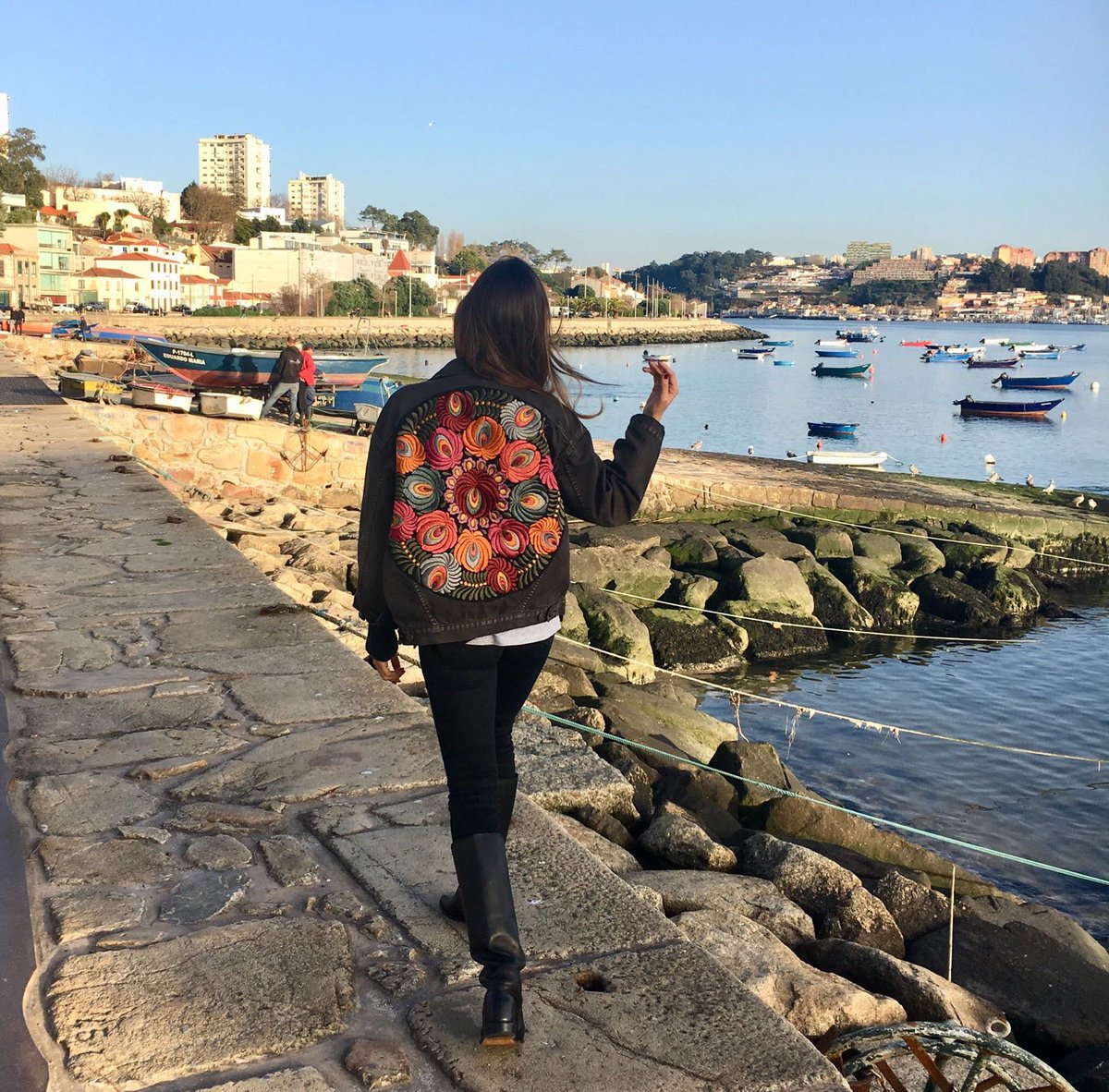 NUEVO POST! Hoy en el blog, Sara nos presenta 8 videoclips que cambiaron su forma de entender la música.

sara-carbonero.blogs.elle.es/2018/01/08/vid…