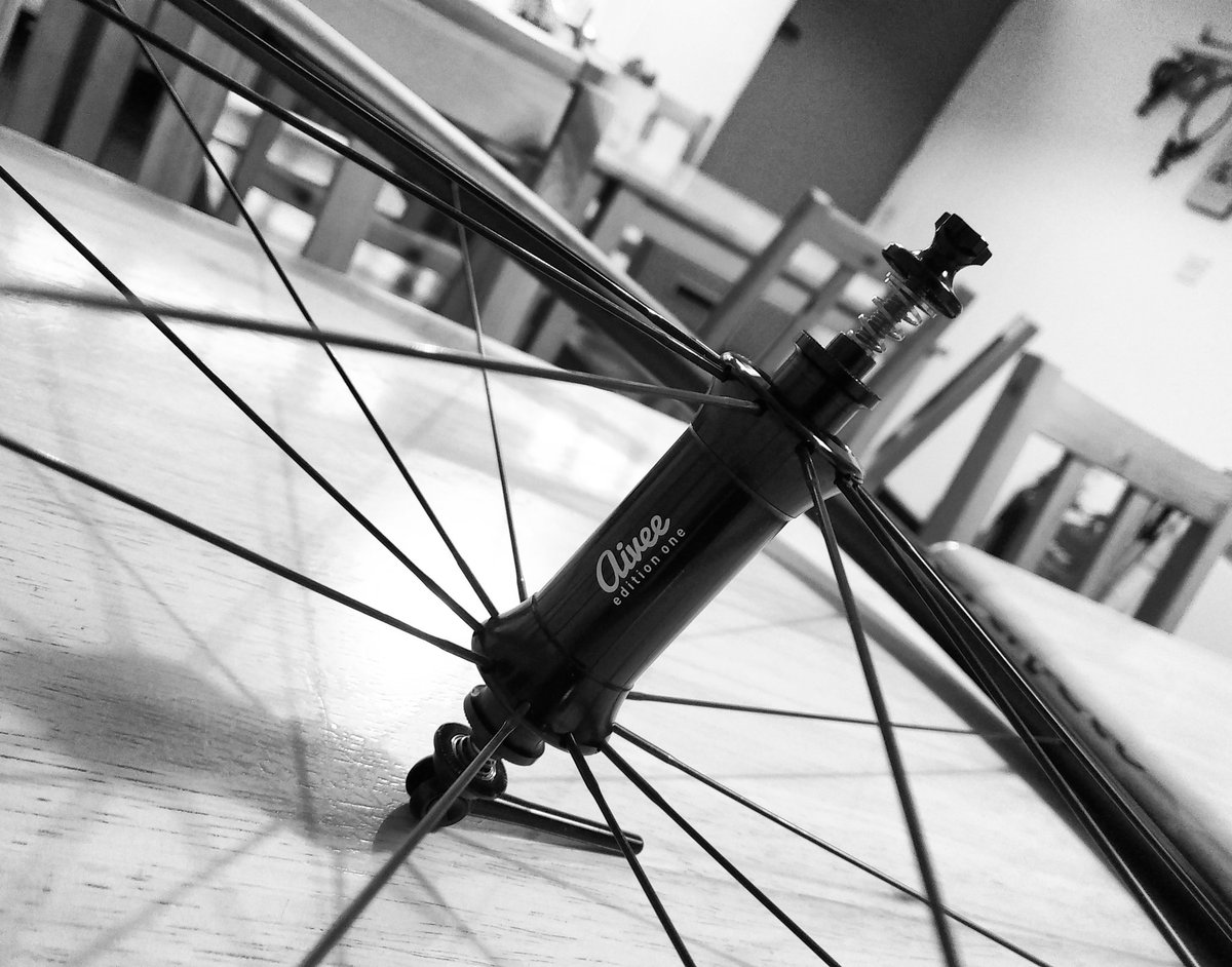 As always we are lucky to show off #aiveecnc components at the cafe. The hubs are stunning and as always beautifully put together by <a href="/PuraVelo/">Pura Velo</a>

*if you'd like any more info let us know. 

#aivee #carbonwheels #puravelo #superlight