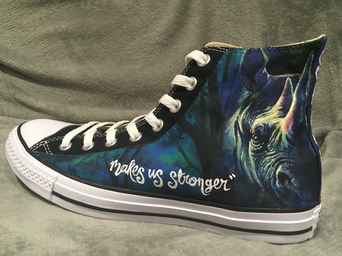 lisa_desouza's tweet image. I am truly honoured to be doing something I love for an awesome charity. What’s not to@love about painting #converse #Empoweringchildren with #cancer @Supershoes #supershoes Please spread the word @RufusHound @VMCharlie