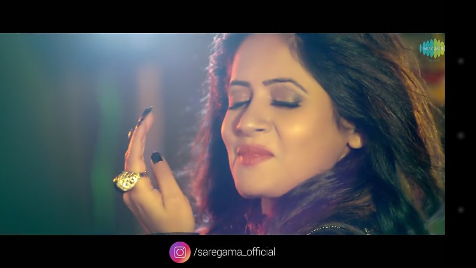 @1MissPooja  sweet voice nic video amazing track #Pardemeinrehnedo something different.Iskhte hai  2018 ka blast...