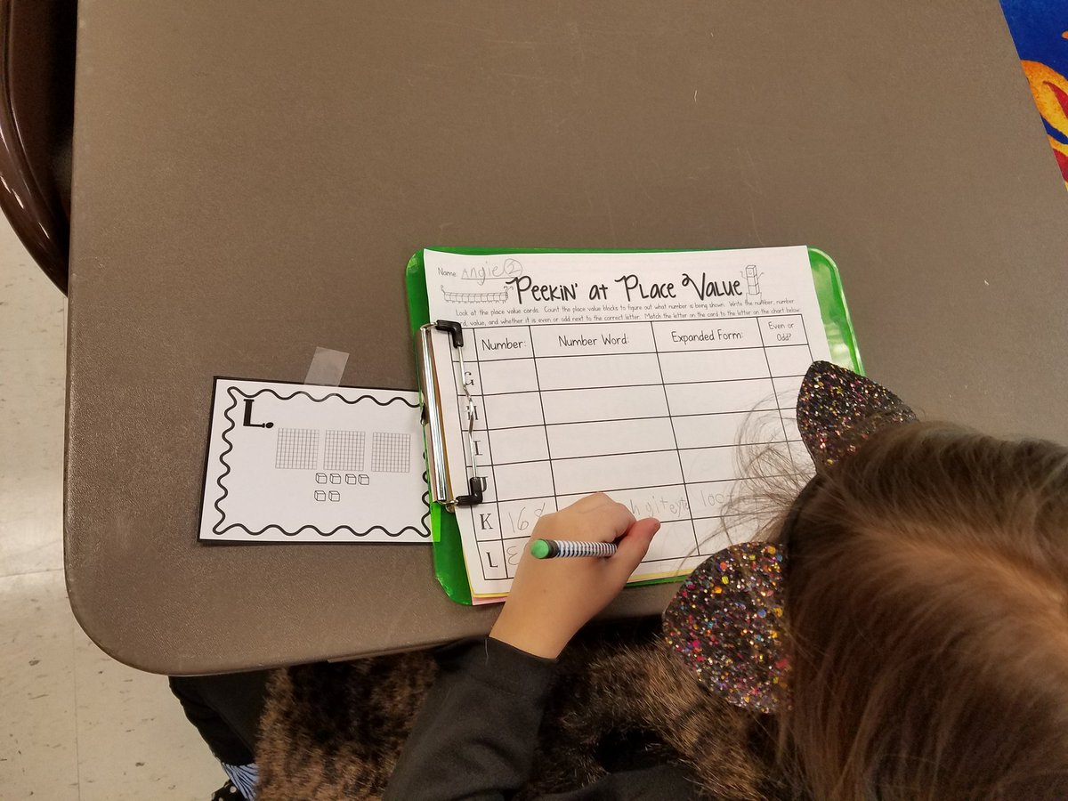 DawnEelman's tweet photo. Place value scavenger hunt in second grade! #bravobburg https://t.co/k2DxpU8iJb