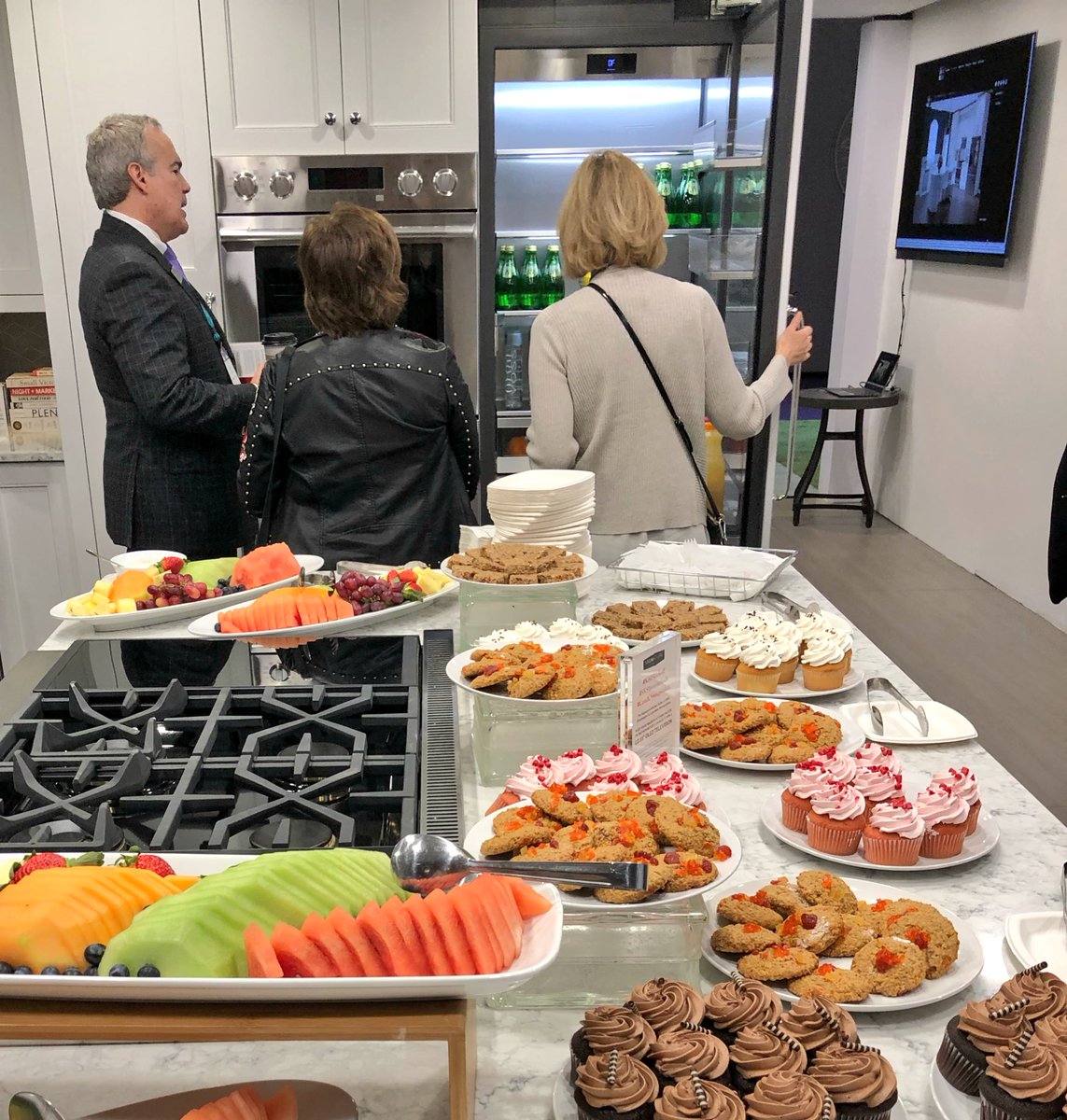 KBIS's tweet photo. Be sure to stop by @SKSappliances at W228 to open the doors on their new #appliances! #KBISKickoff #KBIS2018 https://t.co/1gtSeSotOE
