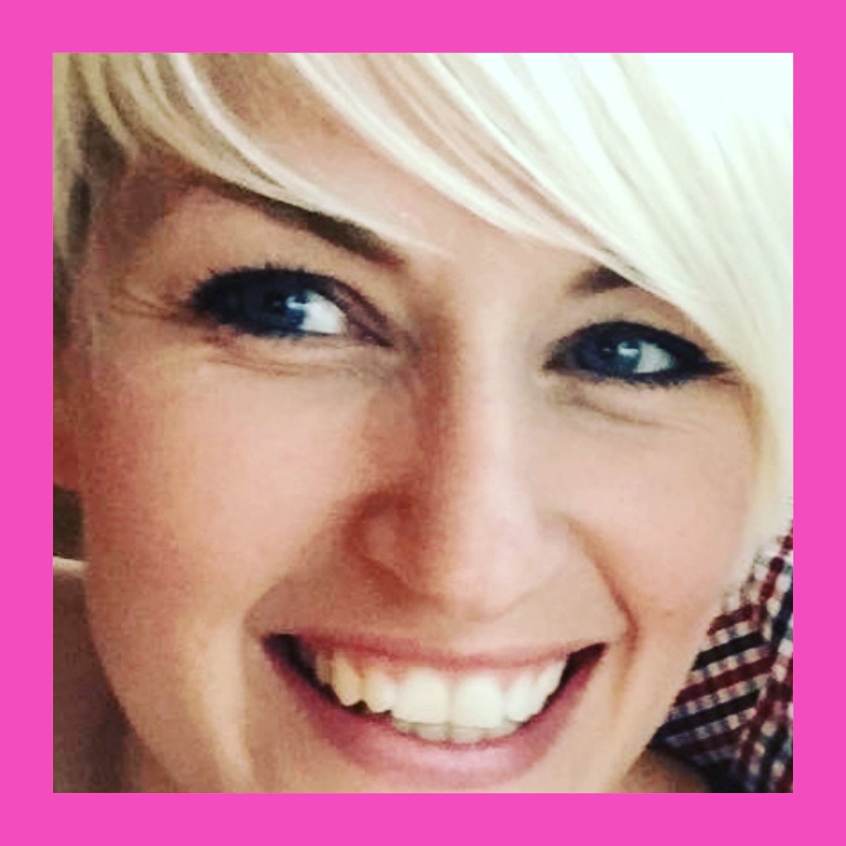 Bad_Mum_'s tweet photo. Next up is Vee @maxedoutmama as a Bad Mum Author!! My new 2018 team is looking AMAZING!! Welcome lovely and I know Vee will bring some giggles 😂🖐 #badmummagazine #bloggers #blogger #writer #blogauthor https://t.co/lKDgfiaKO6