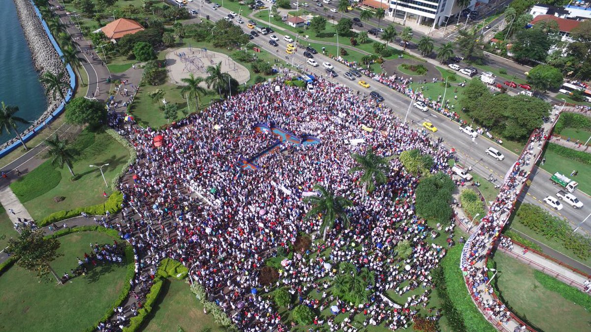 la_cascara's tweet photo. Son 4 gatos los que luchan contra la Corrupción, en honor a los Mártires del 9 de Enero #MuerteCivil #LimpiemosPanama https://t.co/Ergp9tGg8U