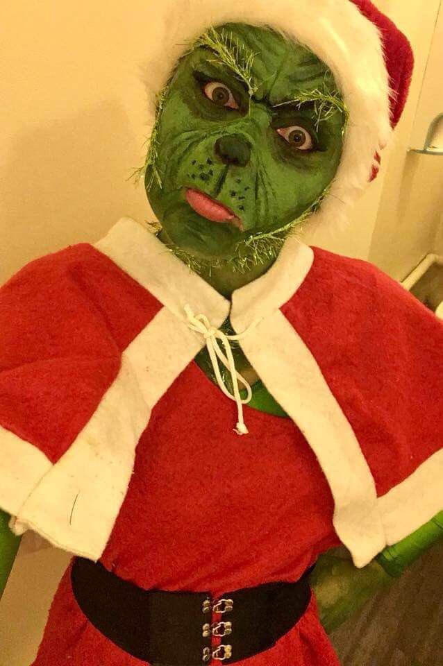 RobenBeauty's tweet photo. Christmas party in January? Go as the grinch 👌🏻😂 #grinch #makeupartist #makeupbyme #christmasparty #grinchmakeup https://t.co/2YgwXXIzOF