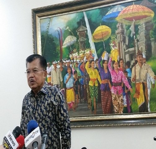 [NASIONAL] JK Nilai Khofifah Harus Mundur, Jika Airlangga Bisa Rangkap Jabatan: bersatunews.com/berita-jk-nila…