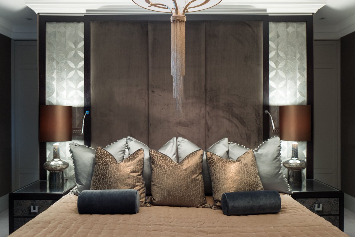TheDesignServic's tweet photo. A look inside at the interior design of our latest house in West London #luxuryinteriordesign #interiordesign #WestLondon #luxurylighting @Heathfield_Co #luxurywallpaper #designerwallpaper @artewalls #interiordesigner #interiordesignlondon #interiordesignersurrey #interiors2018 https://t.co/MLAHhIaqsZ