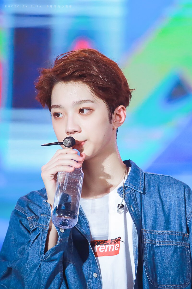 only4KuanLin's tweet photo. I always love the moment of drinking water💗💗
#라이관린 #赖冠霖 #Laikuanlin #WANNAONE #LaiGuanlin #賴冠霖 https://t.co/PV4LKlPOHG
