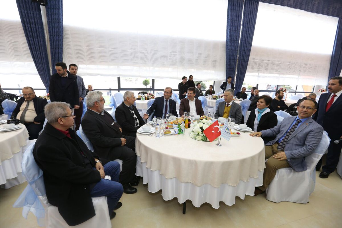 10 Ocak Çalışan Gazeteciler Günü vesilesiyle ilimizde görev yapan basın mensuplarımızı Bereketler Toplantı ve Sergi Salonumuzda misafir ettik. Basın mensuplarımızın 10 Ocak Çalışan Gazeteciler Günü'nü kutluyorum.