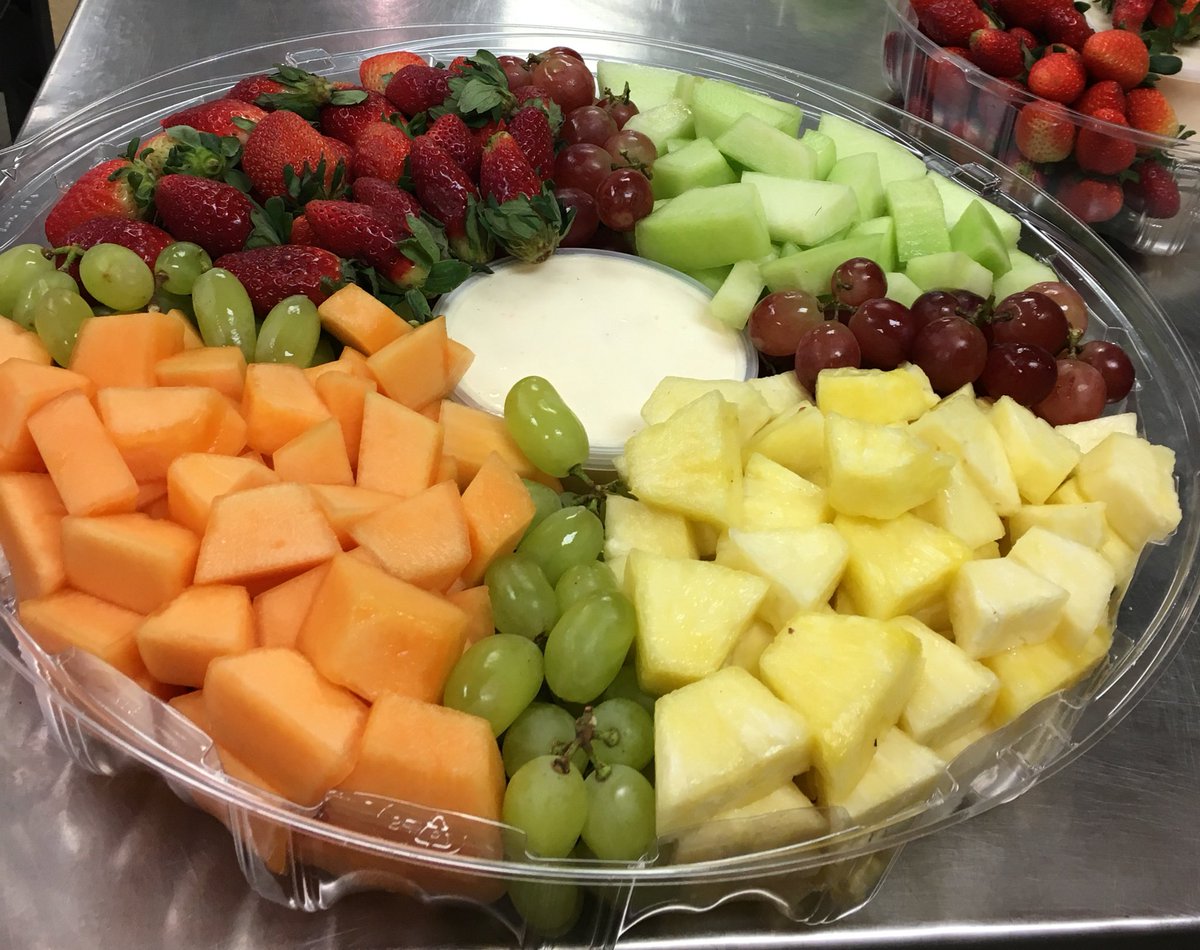 bridgetownfiner's tweet photo. Our plentiful #FruitTrays make for a perfect addition to any gathering! Order one today! 513-574-3100 https://t.co/DzgDrQ7I4j