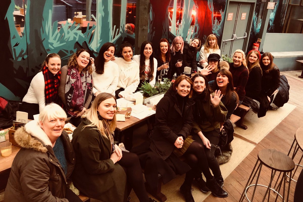 abbeyrobin's tweet photo. Reminiscing our Universal Pub ladies Christmas lunch,  such a fun and hard working gang 💫👑 Bring it on 2018 🎶 https://t.co/t2DKzZecTN