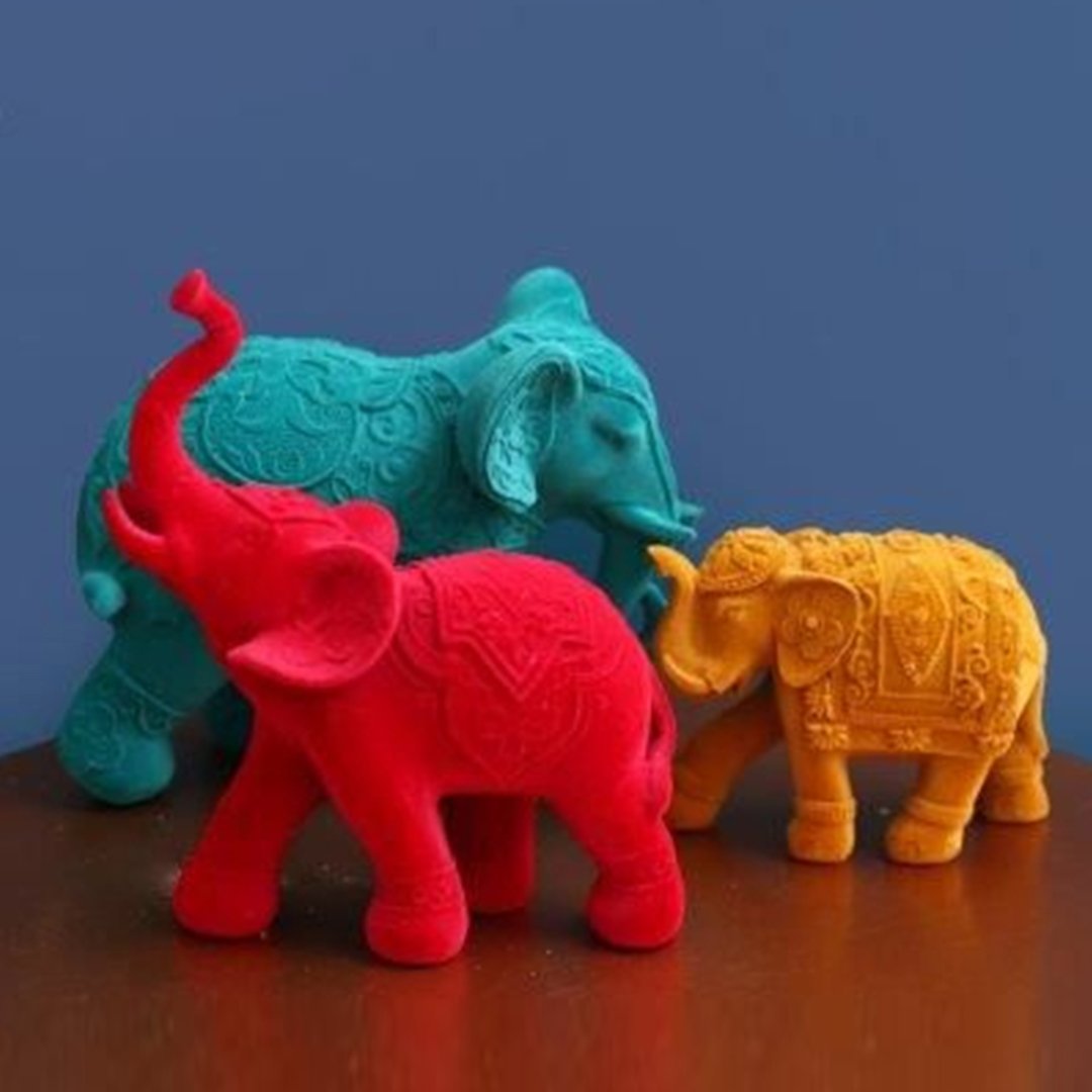 Step Right Up! Step Right Up!
To celebrate the film The Greatest Showman, Temerity Jones presents its take on the fabulous Elephant Parade, Worlds Strongest Man &amp; Tiger Show. #TheGreatestShowman #carnival