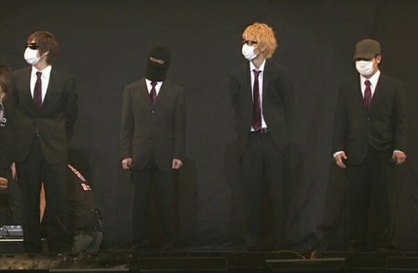 ありさ 最終兵器俺達 最初みんな泥棒みたいやったのに 今じゃ人気出てきて顔バレして こーすけとキヨが隠さんくなって フジゎ変わらん ヒラゎマスクになった これからどう変わって いくんやろー 面白い最俺仲良い最俺が だいすきやなー 最俺 四人実況