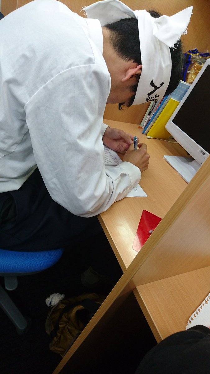 12tk19's tweet photo. 本日の塾での写真。
現役だけなのに、浪人生現る https://t.co/HTh9B1YFRb