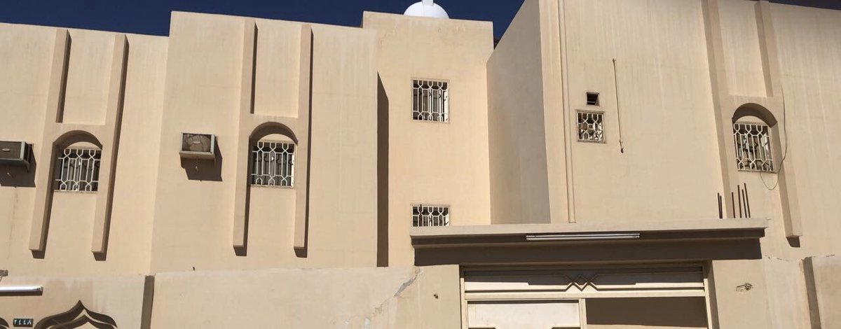 #ينبع#جدة#عقارات #عقارات_ينبع 
#للبيع #عمارة_للبيع  #حى القحطاني #شارع_ثلاثين
 المساحه:- 750م
مكونة من أربع شقق 
 مطلوب800الف قابل التفاوض التواصل 0504394782او الواتس