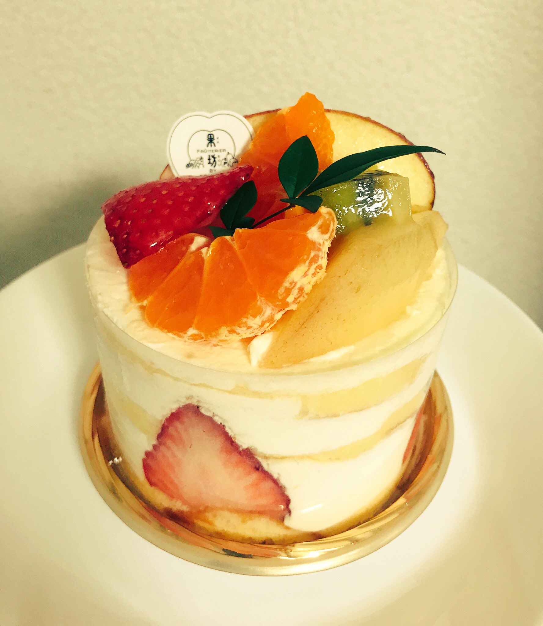 翼小町 ひとりでホールケーキが食べたくなって デパ地下うろうろして見つけた ちょうど良いサイズ T Co Va75vokpj3 フリュテリー果坊 Fruitsj 阪急 百貨店 梅田 ケーキ ミニホールサイズ T Co 0rfincpcjx Twitter