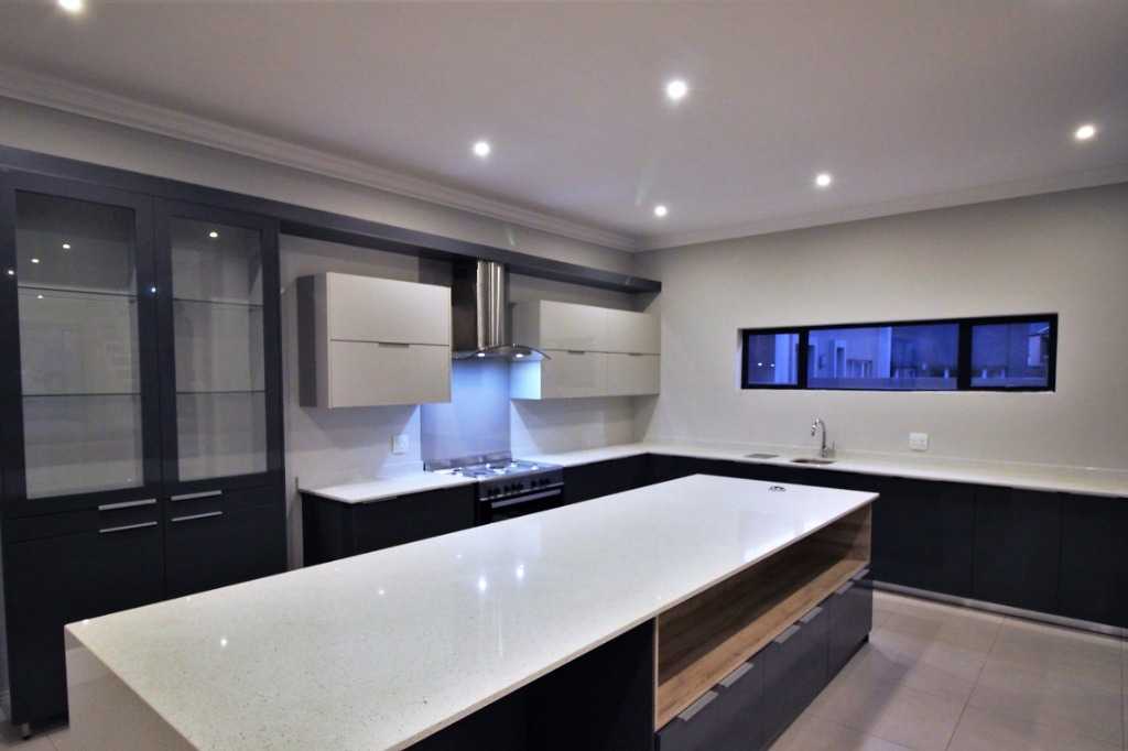 ArmerProp's tweet photo. FOR SALE
4 BEDS, 4 BATHS
MIDSTREAM RIDGE ESTATE, CENTURION 
R 4,950,000
REF: 13538689

https://t.co/mGtP0g23vz https://t.co/kTvWxKsiiS