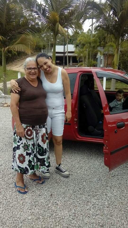 Olha só q mandar essa foto da minha mãe eu não sei a idade dela eu preciso saber quem é o meu pai Se alguém puder me ajudar no Facebook e na televisão eu agradeço