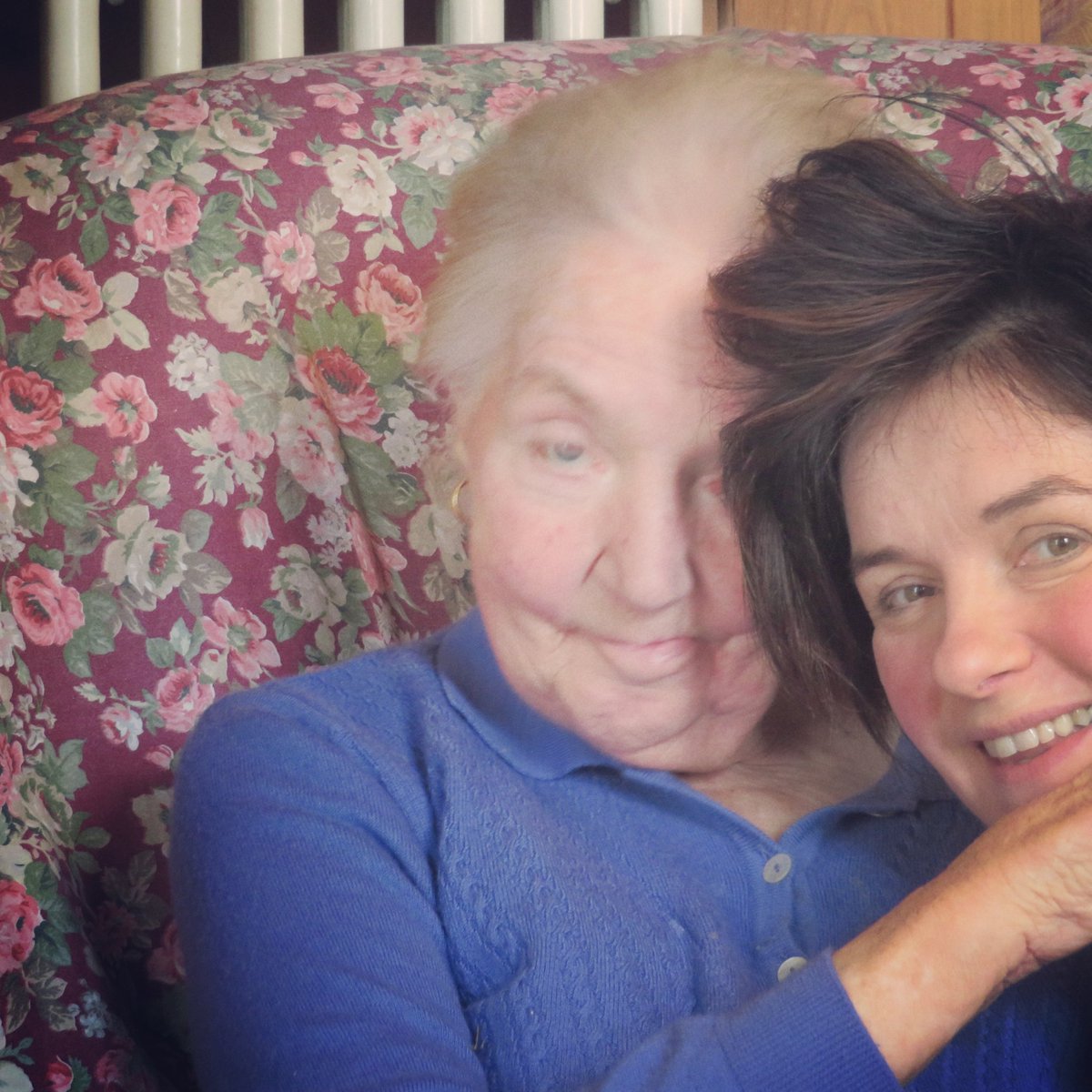 agritursolasna's tweet photo. Di madre in figlia, il #Solasna è donna e le #tradizioni si tramandano così. 

#mammaemma #mamma #agritursolasna #passionetradizionegusto e #amore https://t.co/lJL1ciSinz