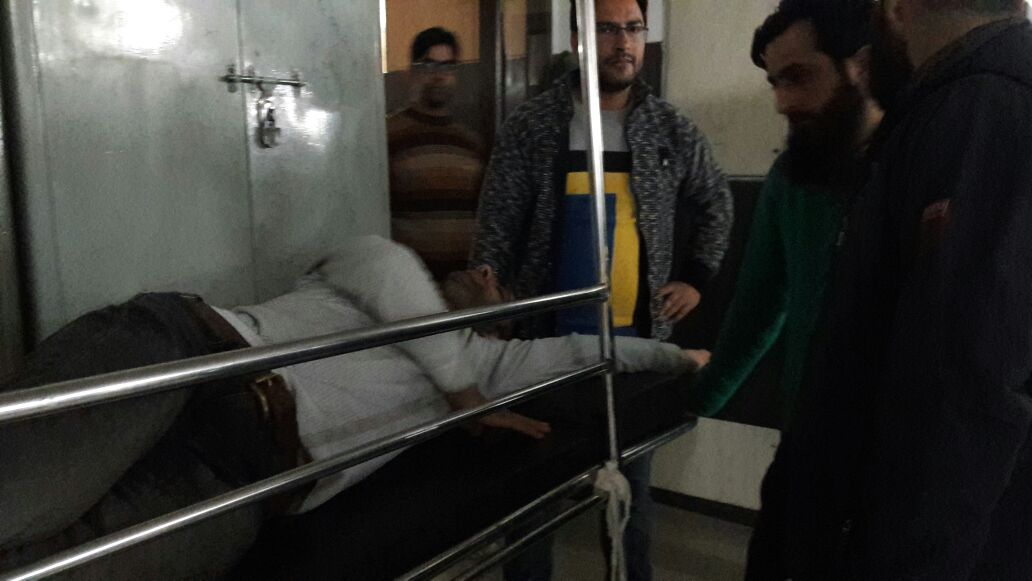 #JKNHMEA
Result of raising voice against disparity by the system, NHM employee’s peaceful protesters are getting beaten up by Police.
<a href="/narendramodi/">Narendra Modi</a> <a href="/JPNadda/">Jagat Prakash Nadda</a> <a href="/AmitShah/">Amit Shah</a> <a href="/BJP4India/">BJP</a> <a href="/BJP4JnK/">BJP Jammu & Kashmir</a> <a href="/MoHFW_INDIA/">Ministry of Health</a>