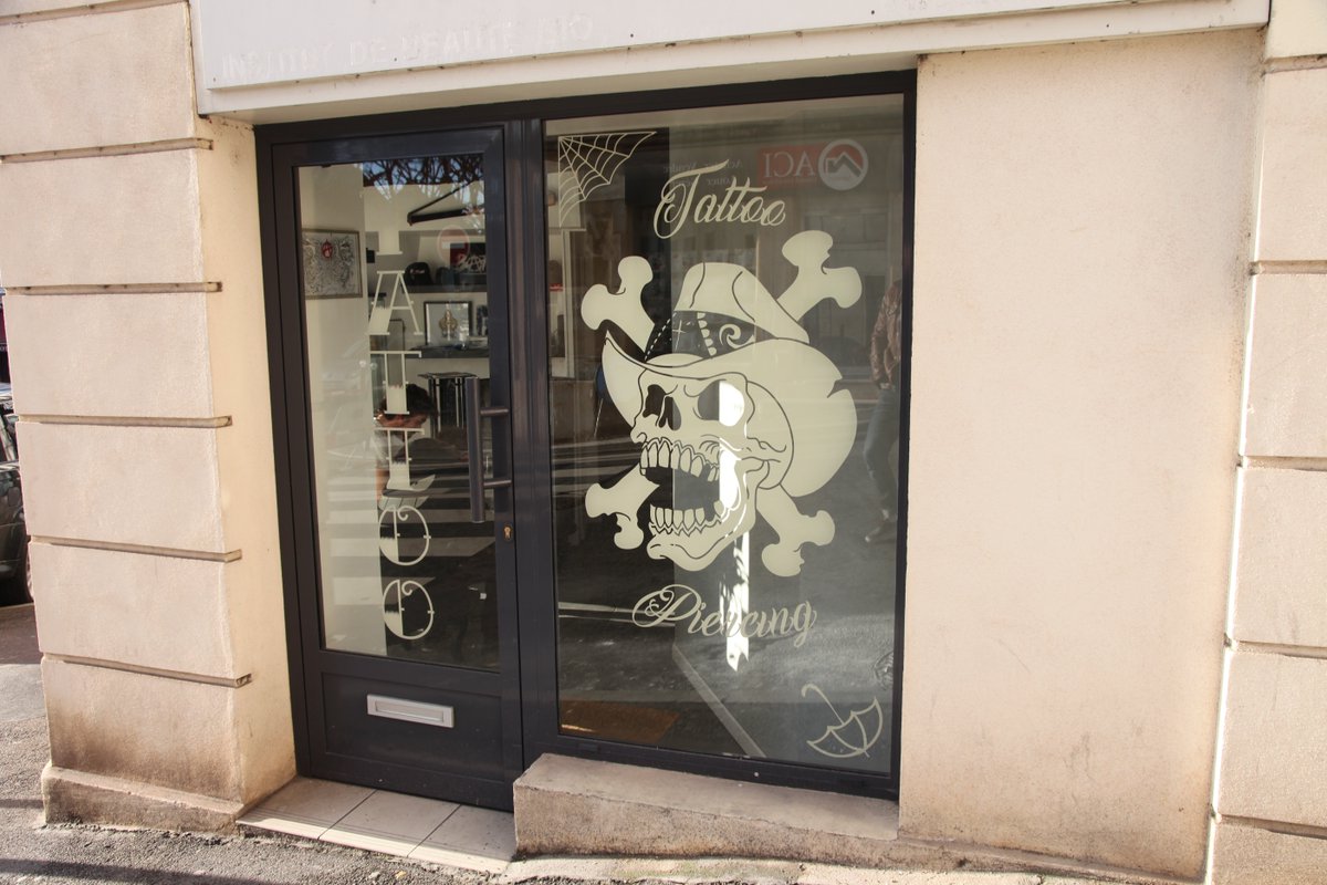 alexandreprc's tweet photo. Le Barlou Tatoo Shop jette « l’encre » à Pontoise https://t.co/Qv1MFDvlFj https://t.co/zEtJy1xJRa