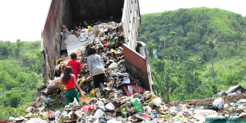 ODI_Global's tweet photo. When and how can #SocialProtection systems be more #ShockResponsive in fragile and conflict-affected areas? Read our new research with @OPMglobal : https://t.co/kYmSSITJo7 @DFID_Research @DFID_Inclusive @SP_Gateway @cashlearning @INASPinfo https://t.co/h6hezyE010