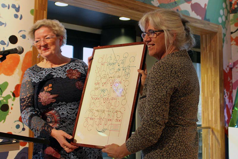 In Nederland floreert ‘de leesclub’, Een belangrijke organisator van leesclubs is Stichting Senia. De stichting kreeg onlangs de Jan van Luxemburgprijs. livremagazine.nl/vertelsels/lee…