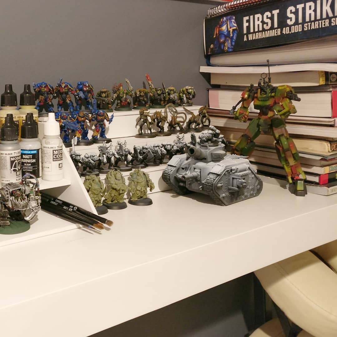 DanZeGoon's tweet photo. #nerdalert
Collection is growing! Enjoying the colour scheme on my #primarisspacemarines still need to finish weapons, helmets and bases. #warhammer40k #avp #paintingwarhammer #modelminiatures https://t.co/0q3OaUa9ce