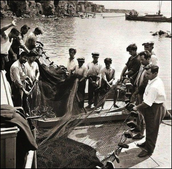 Kumkapılı Ermeni Balıkçılar
F: Ara Güler, 1950