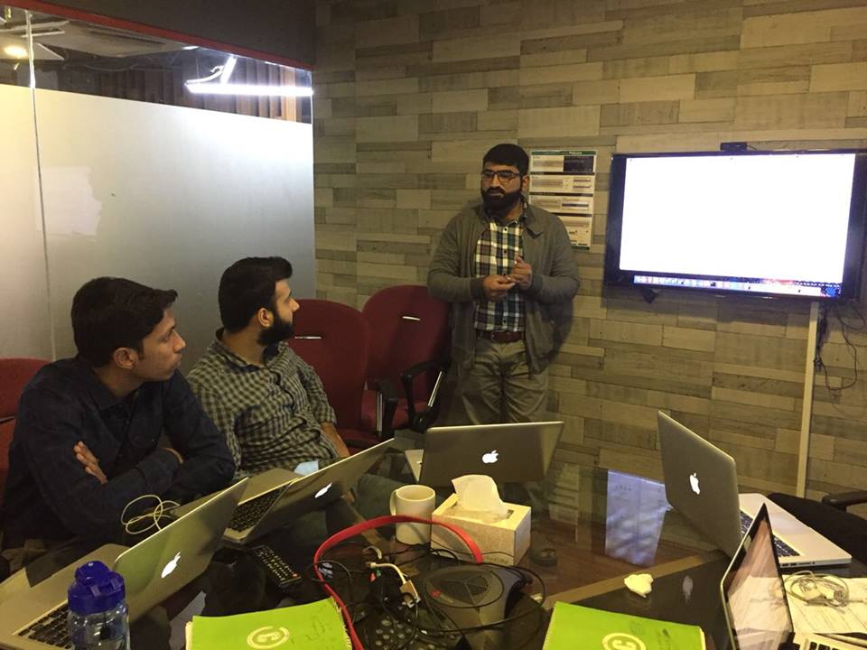 mobileconfiz's tweet photo. Session on #CloudKit by @hmohsin_786 in iOS community meeting!
#iOS #community #Confiz https://t.co/eQoqGg5zjt