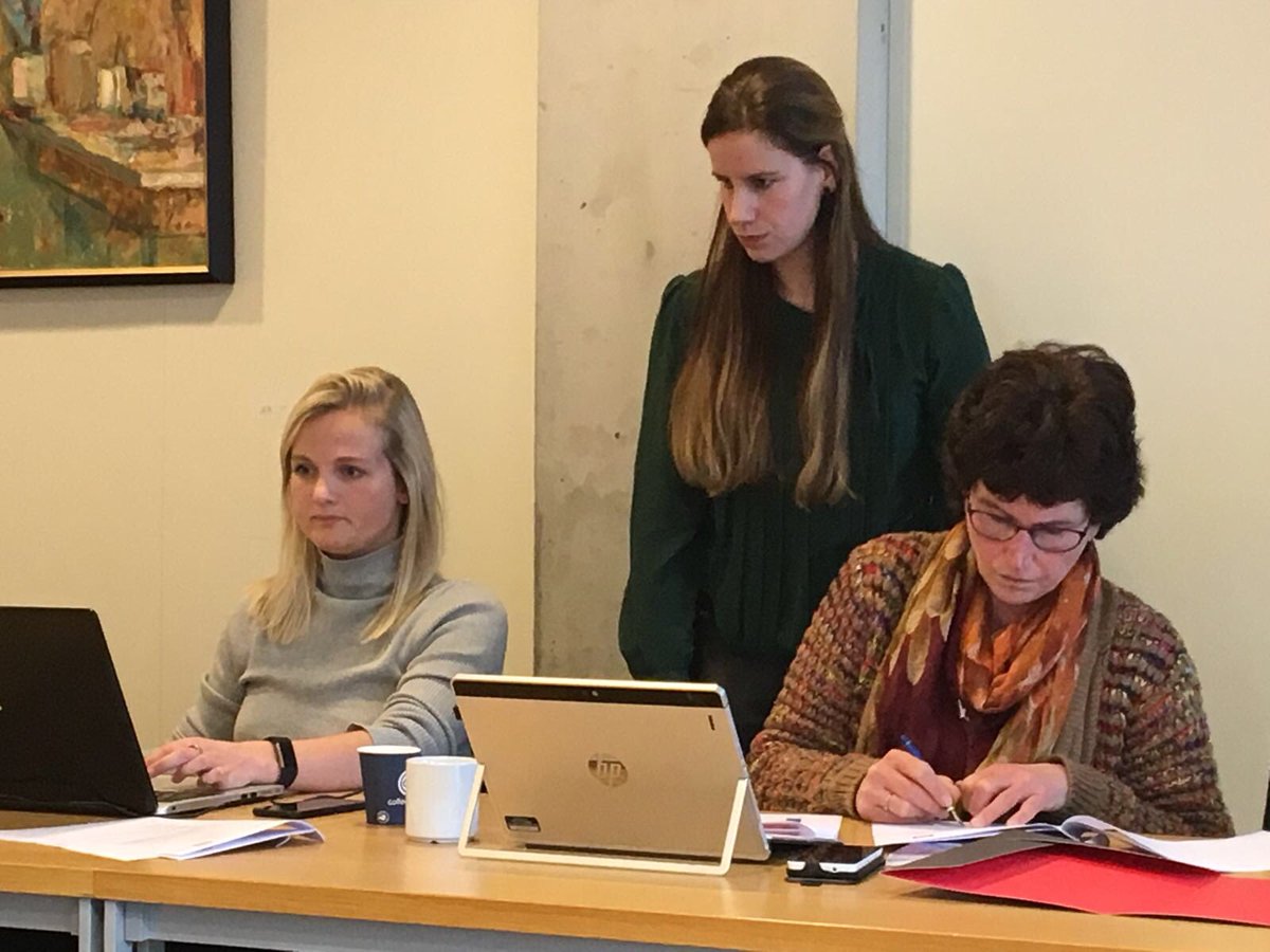 MandyLenferink's tweet image. Actieve workshop in @Tynaarlo. Medewerkers aan de slag met ikpraatmee.nl