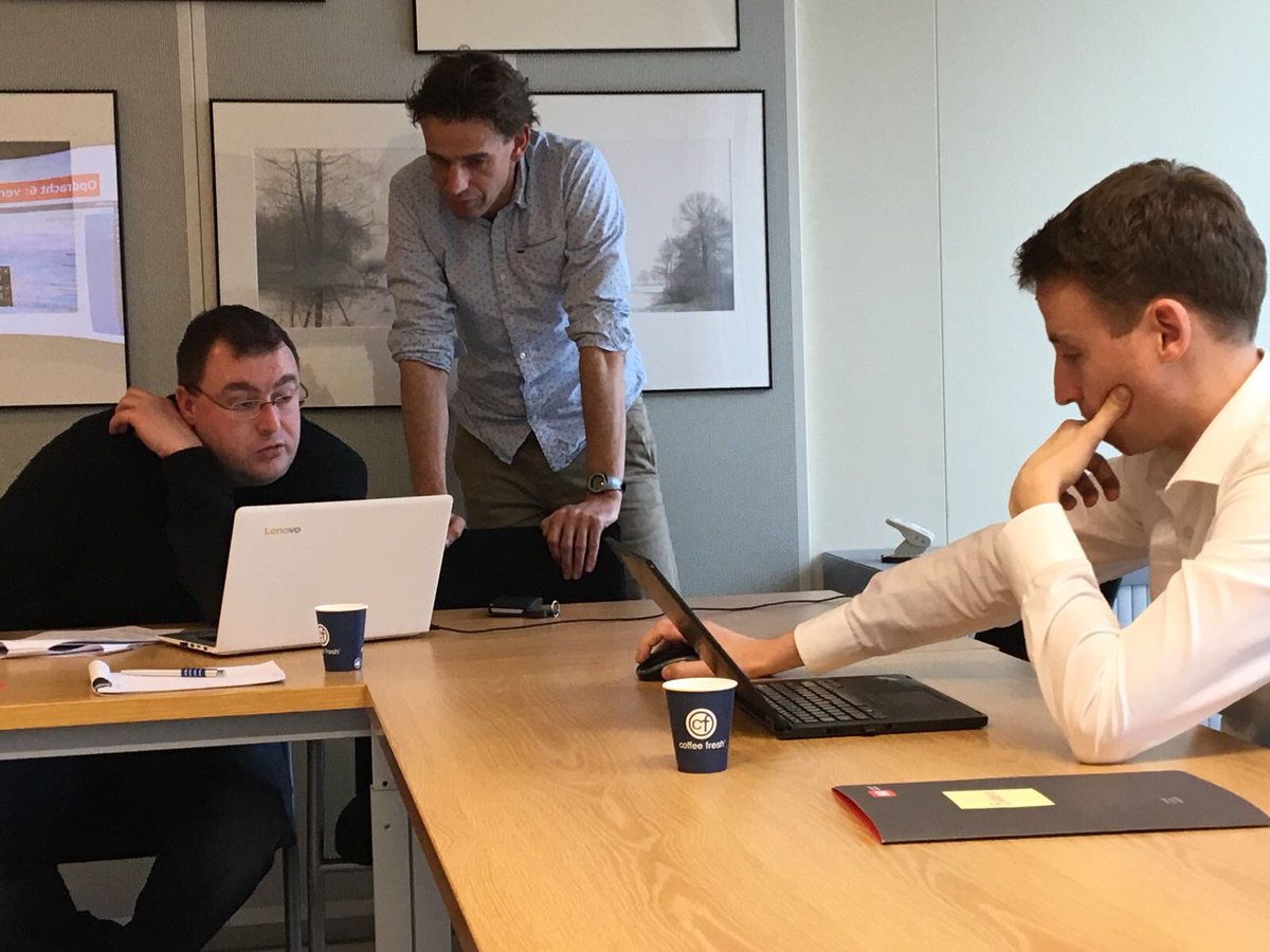 MandyLenferink's tweet image. Actieve workshop in @Tynaarlo. Medewerkers aan de slag met ikpraatmee.nl