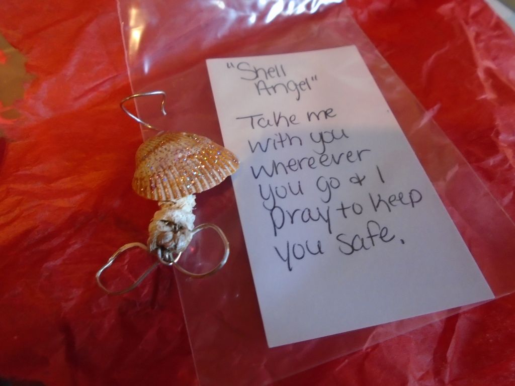 BeachHempShop's tweet photo. Another #hemplicious Christmas gift from 2017.
"Shell Angel"
#hemp #jewelry #onlinestore #beachhempshell #shelljewelry #seashelljewelry
#beachjewelry #beachlife #saltlife #saltjewelry #naturaljewelry #tribaljewelry #handmade #hemplife #hempbracelet #shellbracelet #shellangel https://t.co/kv86xXdBmQ