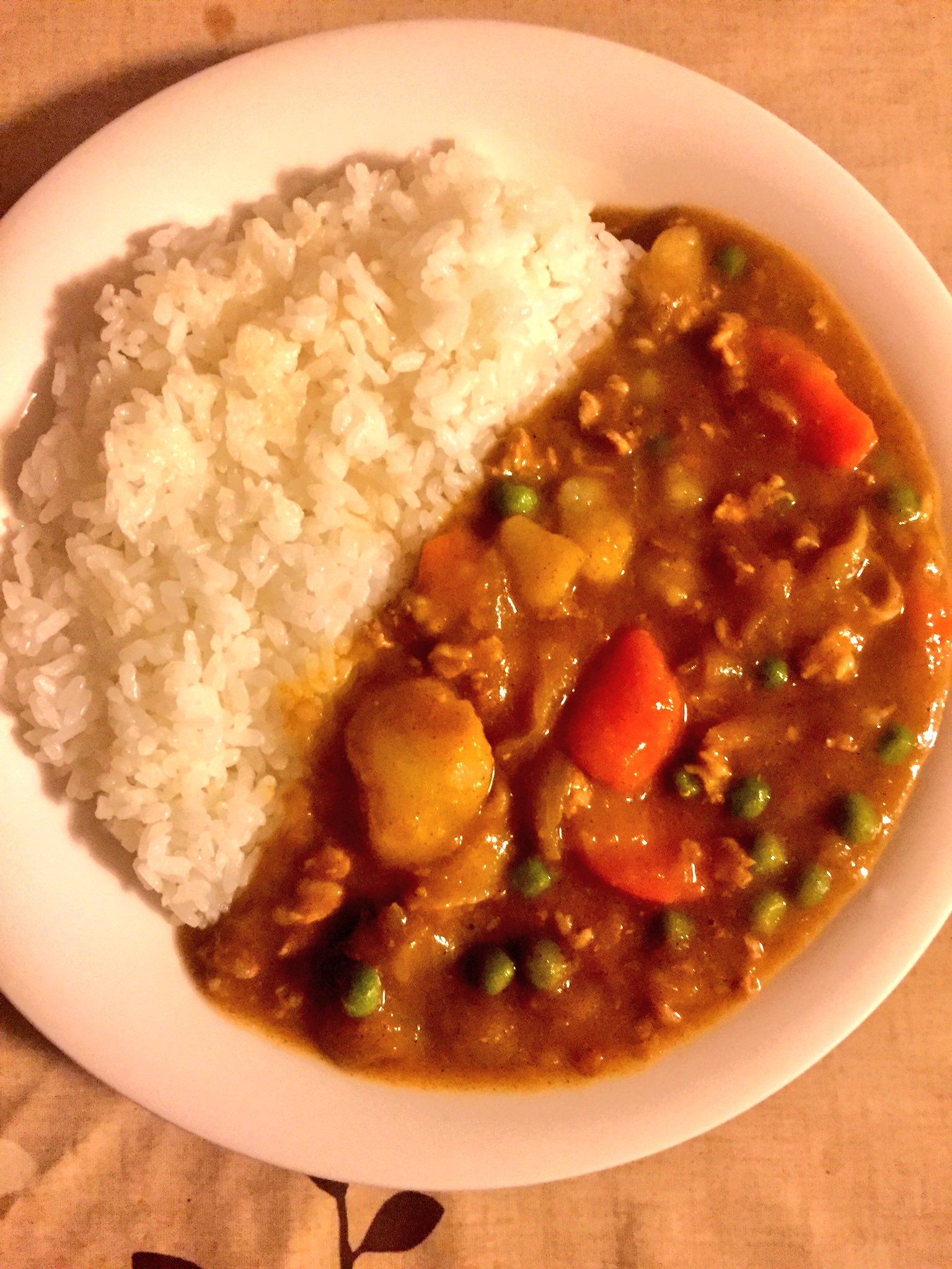 イナダシュンスケ 昔カレー サラダオイル15g 玉ねぎ240g 豚肉180g 人参1g ジャガイモ240g 水600cc 塩15g And To Taste ルー サラダオイル40g 小麦粉40g S Bカレー粉g グリーンピース60g 砂糖10g 仕上がり量1400g T Co Sleiewjmep Twitter