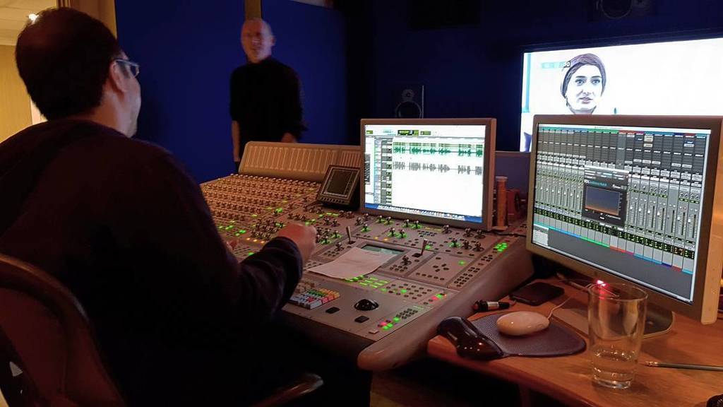 Traces_doc's tweet photo. Director Martin Cooper talking with Dave Ingram using #protools to polish the dubbing mix at @stormhdtv 
#elSeed
#JakeWeidmann
#Ghalamdar
#KojiKakinuma
#DiaBatal
#ZhaoYizhou
#HiroyukiNakajima 
#SorayaSyed
#PaulAntonio
#ShinzanMiyamae
#KarlKOBEOBrien
#Sho… https://t.co/AoS93d9xtS https://t.co/uHxpy98LFk