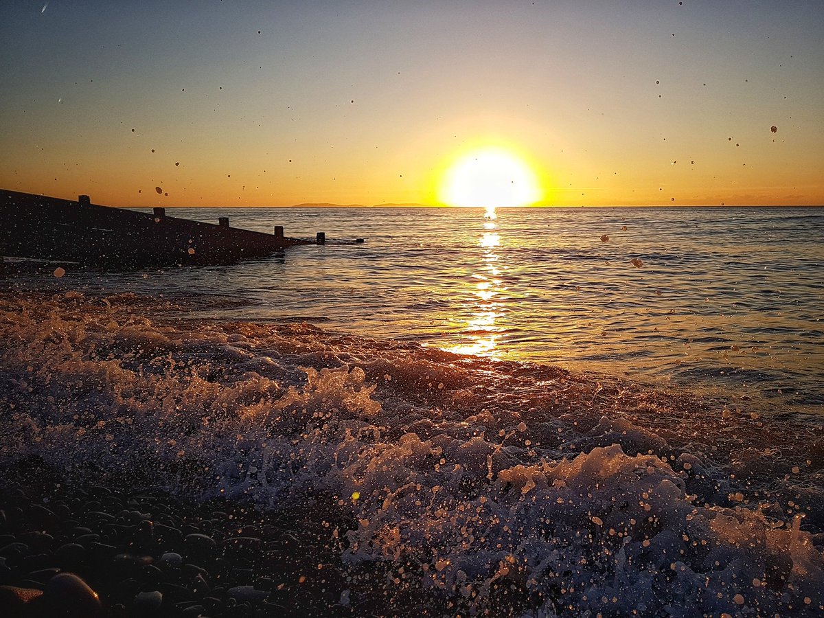 MyPembsEmmaRyan's tweet photo. Two Sunrises at the weekend for me, Sunrise at Stack Rocks &amp; Amroth Beach #FindYourEpic @ruthwignall @kelseyredmore @katelewisITV @itvcoastcountry @VisitPembs @DerekTheWeather @behnazakhgar @BBCWthrWatchers @PembsCoast @NTWales @ItsYourWales #sunrise #pembrokeshire https://t.co/S2DK40tRyd