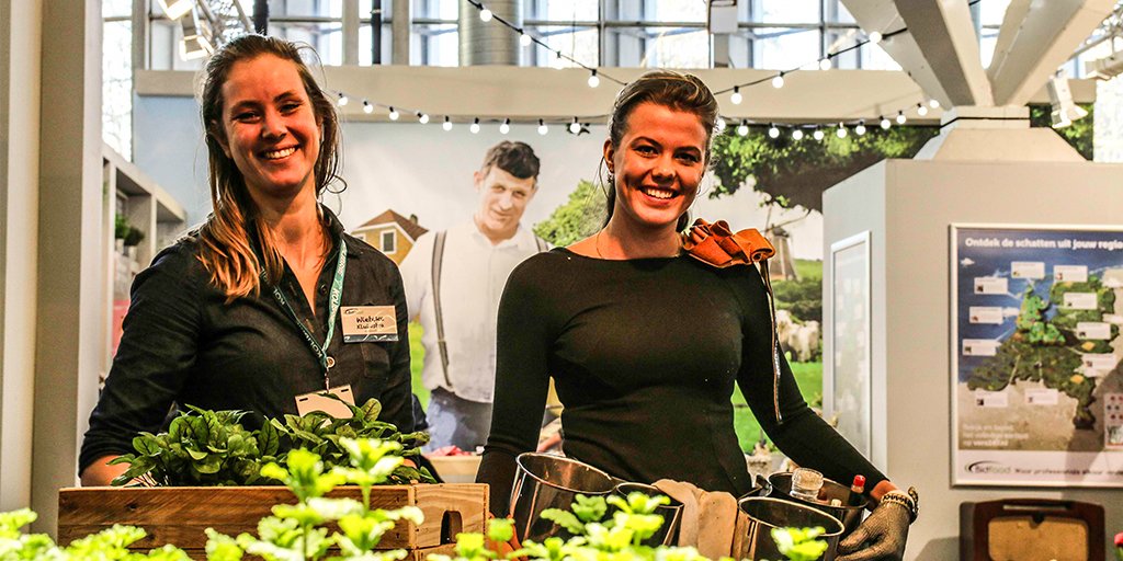 Ontmoet lokale leveranciers en proef streekproducten bij streekmarkt Vers 24/7. Dit paviljoen bewijst dat producten uit eigen land van grote meerwaarde zijn in de horeca!  vers247.nl  #vers247 #vanbrontotbord #bidfood #horecava2018  <a href="/Vers247/">Vers 24/7</a> <a href="/Terwindt/">Peter Terwindt</a>  <a href="/WietekeK/">Wieteke Kluiwstra</a>