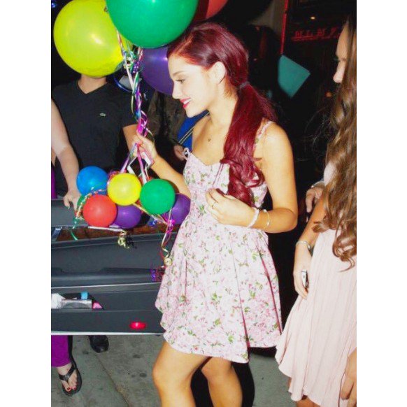 Luv____ari's tweet photo. .
.
.
初タグ〜🎈
Arianatorと絡みたい ✅ まわして〜🤞🏽
.
.
#ArianaGrande
#arianator
#アリアナ好きな人RT
#followme
#洋楽好きな人RT 
#加工
#フォロバ100 
#RTした人全員フォロー
.
.
. https://t.co/7OD5VAeLqy