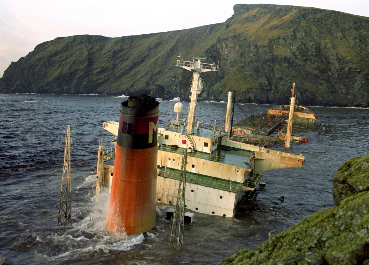 heatcraftltd's tweet photo. 25 years on from the MV Braer ship-wreck and oil spill that nearly crippled the Shetlands, what really happened and how did the Shetland Isles recover? Fascinating article from @BBCNews: https://t.co/m6viNlNVRU https://t.co/RKeyUu4JsV