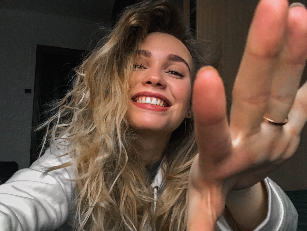 Эт я там на последней фотке мечтаю быстрее закончить универ.