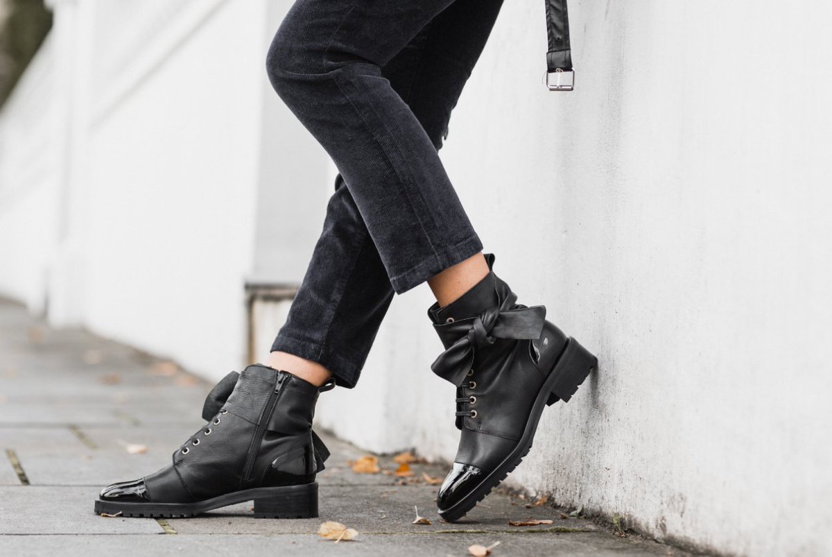 KurtGeiger's tweet photo. Bow-topped biker boots perfect for Sunday strolls. Shop #KurtGeiger Daze via the link.
https://t.co/3EsuRbs4Nq
#BOOTOBSESSED https://t.co/X20KZIWv42