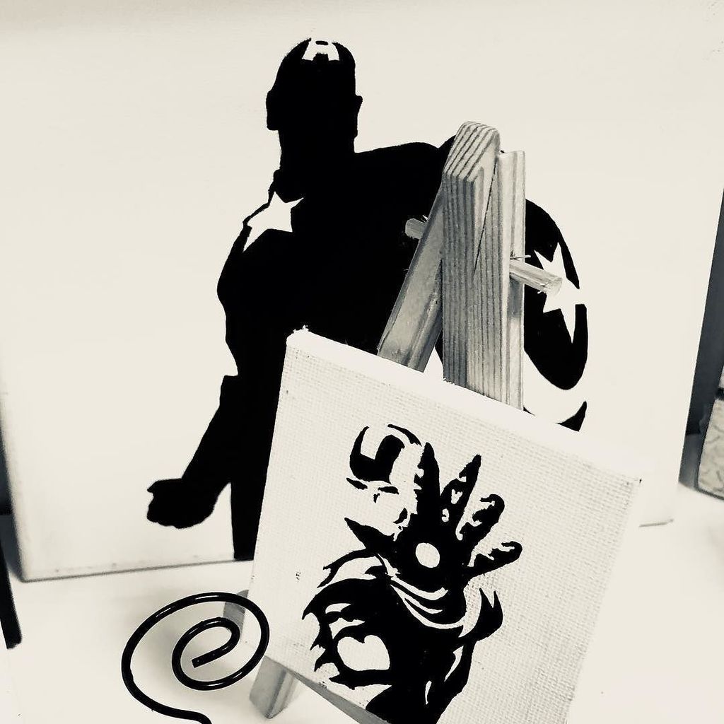 ATCHull's tweet photo. @fullwoodjamie #blackandwhite #marvel more in store #captainamerica #IronMan #artist #canvass https://t.co/PNVPywnrd6 https://t.co/aZp31UPLyN