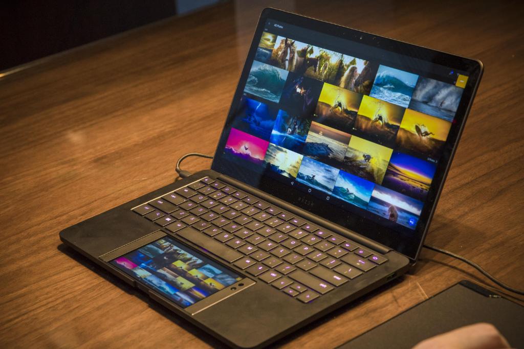 CNET's tweet image. .@Razer's new wild laptop concept creates a union between laptop and smartphone cnet.co/2mhzTXr #CES2018